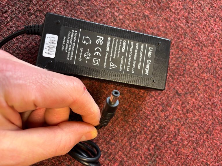 12.6V 2A Charger DC input
